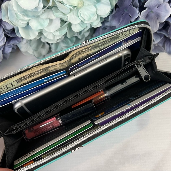 Peanuts Snoopy in Flight Clutch Wallet - Picture 7 of 14